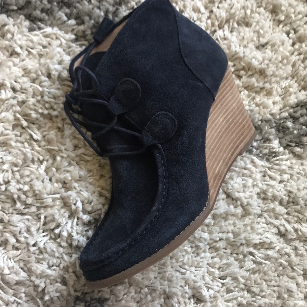 Blue suede shoes!!